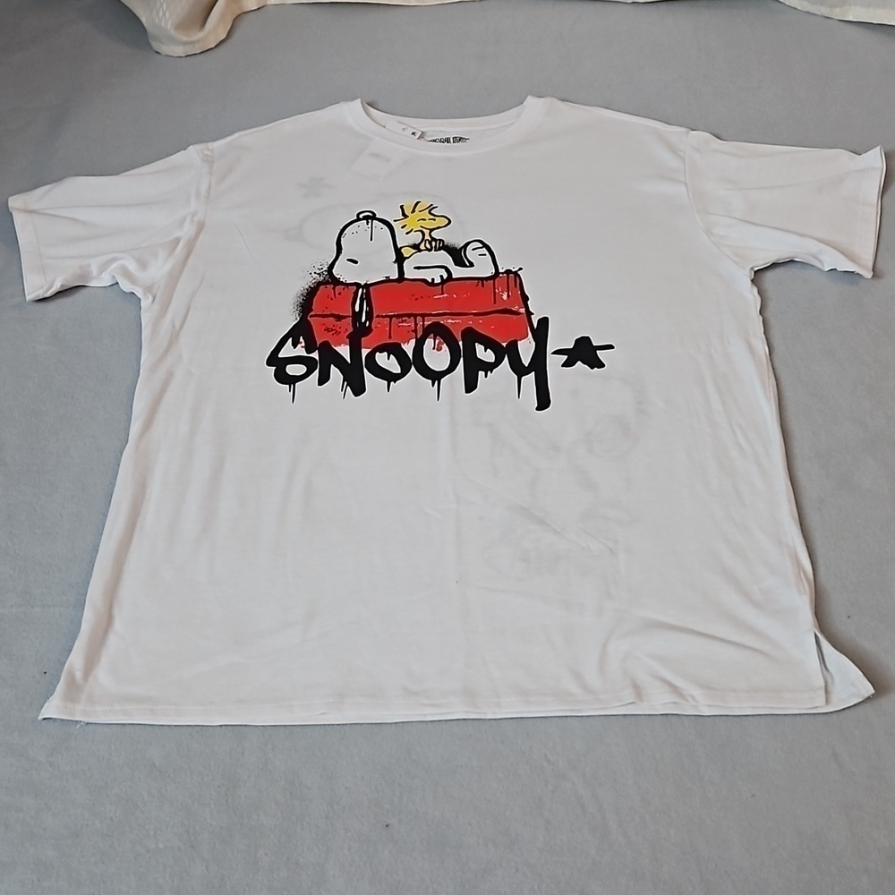 Peanuts Snoopy TShirt sz M White Snoopy graphic front and back  NWT